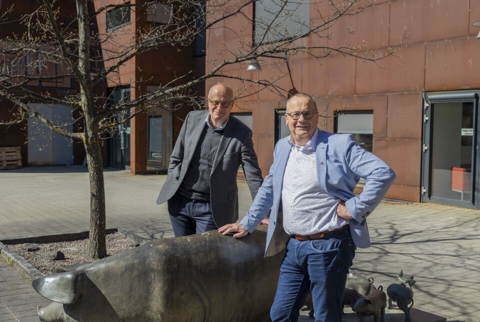 Bildet er tatt utenfor hovedkontoret den siste dagen av besøket, før reisen gikk videre til Oslo Lufthavn Gardermoen og hjem til Nederland. Fra venstre: Dick Hordijk og teknologidirektør Hans Olijslagers. Sistnevnte var konstituert CEO før Hordijk tiltrådde.
